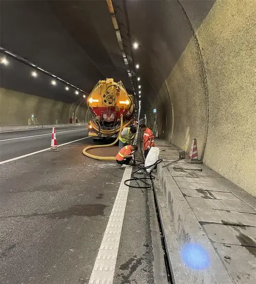 蒙城隧道排水渠清淤